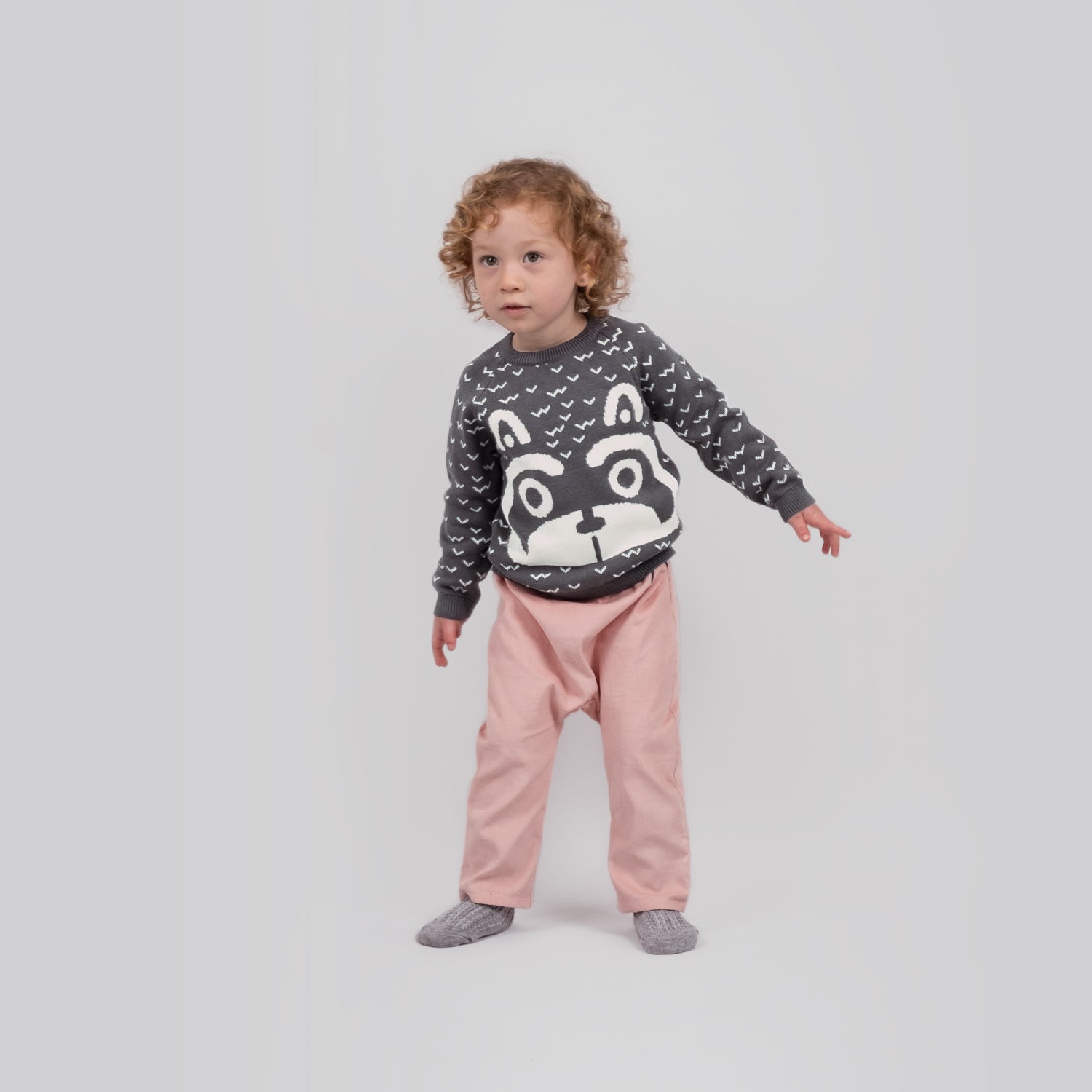 Chompa tejida 'sneaky racoon' dark shadow