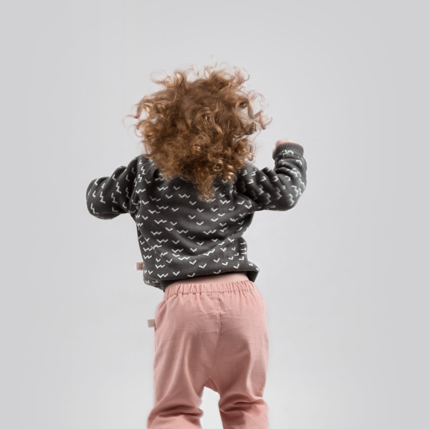 Chompa tejida 'sneaky racoon' dark shadow