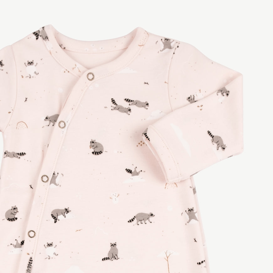 Enterizo con pies 'frolicsome raccoons' pearl