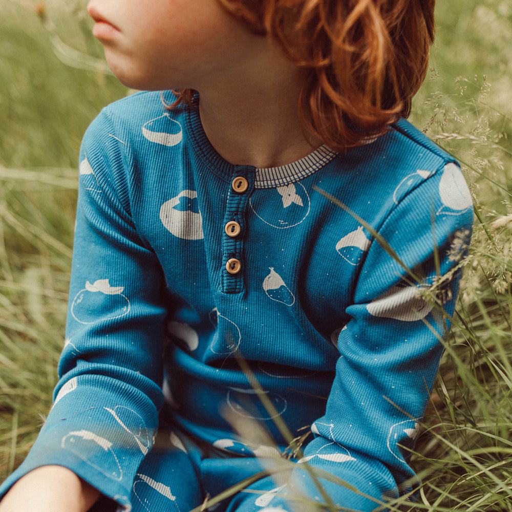 Polo Henley de Rib ‘Fruitful Patience' (Frutos) Dark Blue