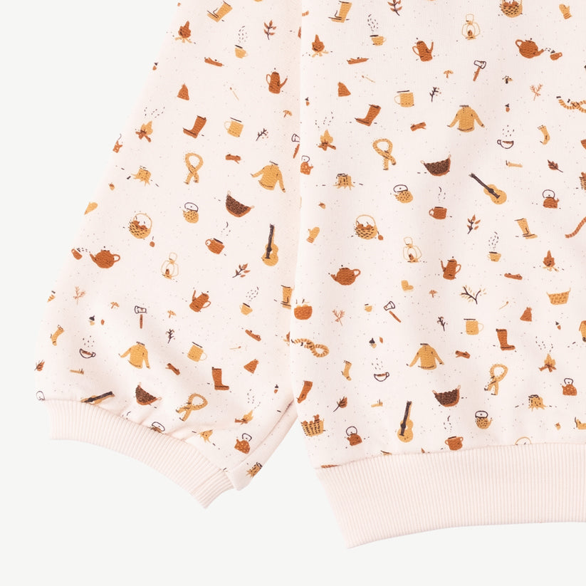 Sweatshirt 'winter essentials' pearl